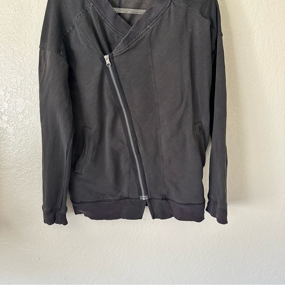 Lululemon Mula striped Bundle Wrap size 8 - Picture 6 of 13